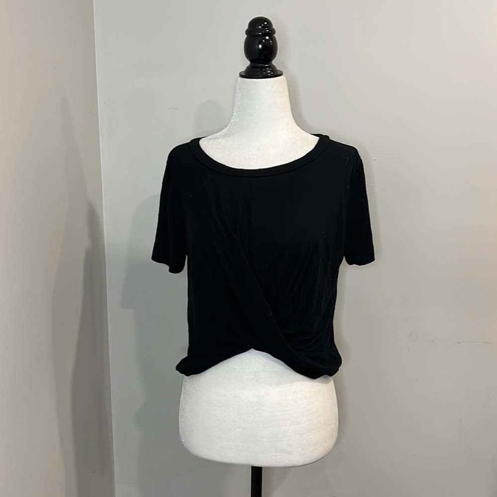 Gaze Front Knot T-shirt